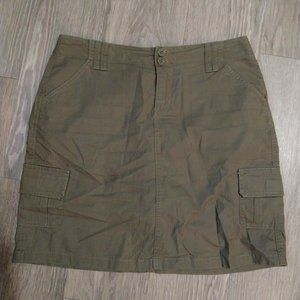 Petite Sophisticate Olive Green Skort Size 2